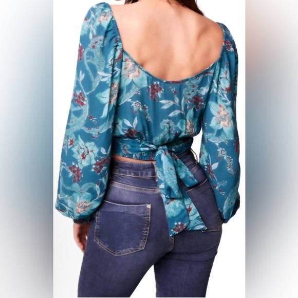 NWT BAND OF the free Sybille Size medium Teal Blue Floral Crossover Cropped Top - Picture 2 of 5